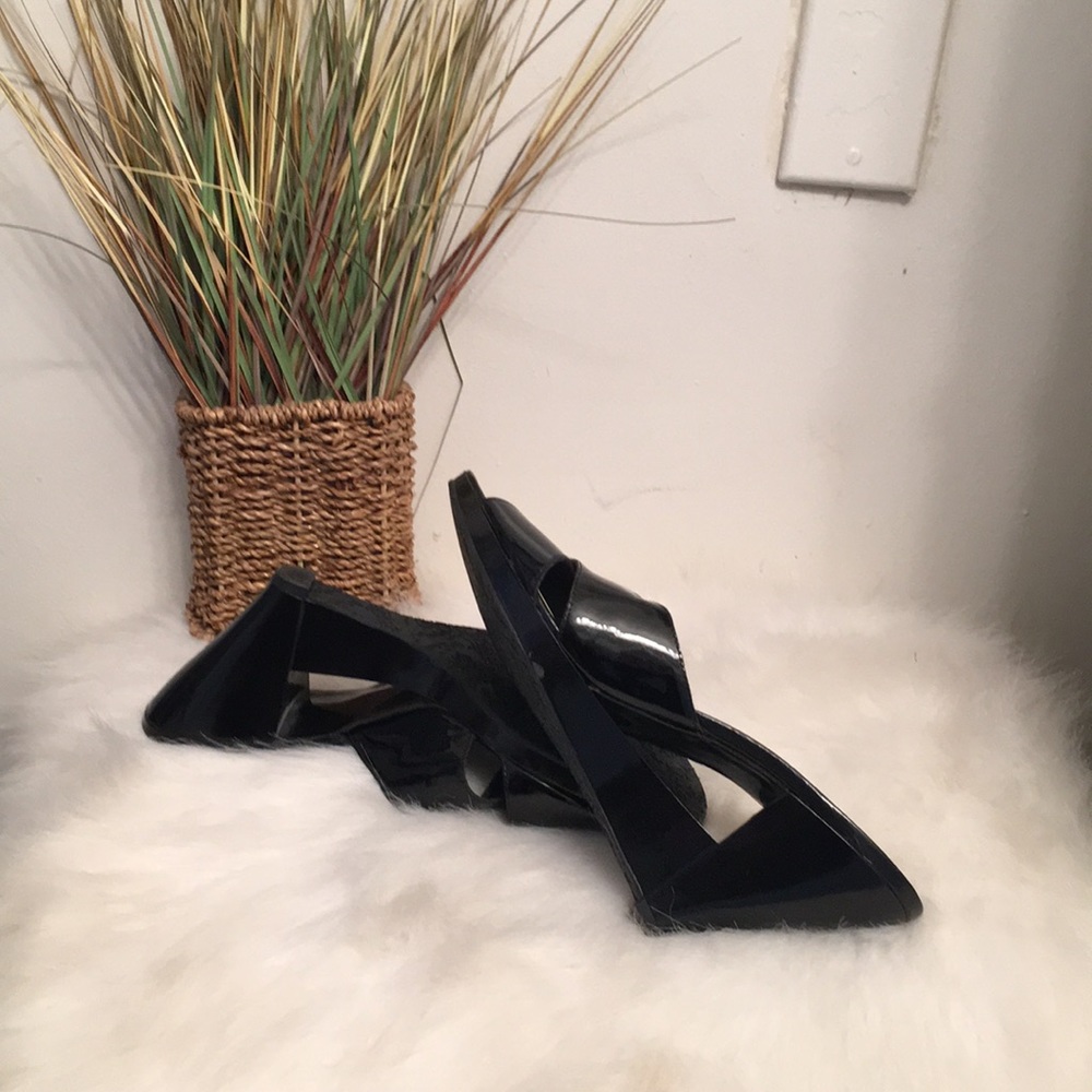 Black wedged heel shoe - Picture 2 of 4